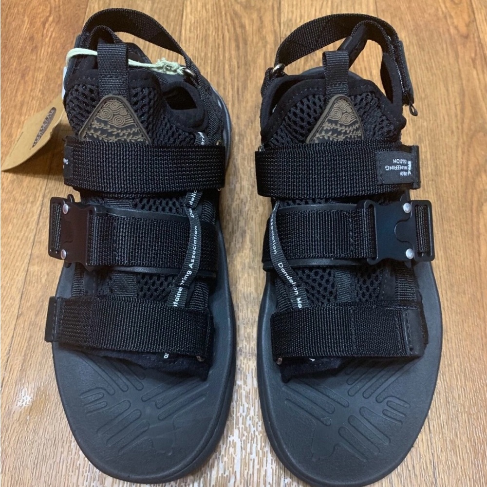 Women’s Flower Mountain sandals size 7 NWT - Picture 16 of 16